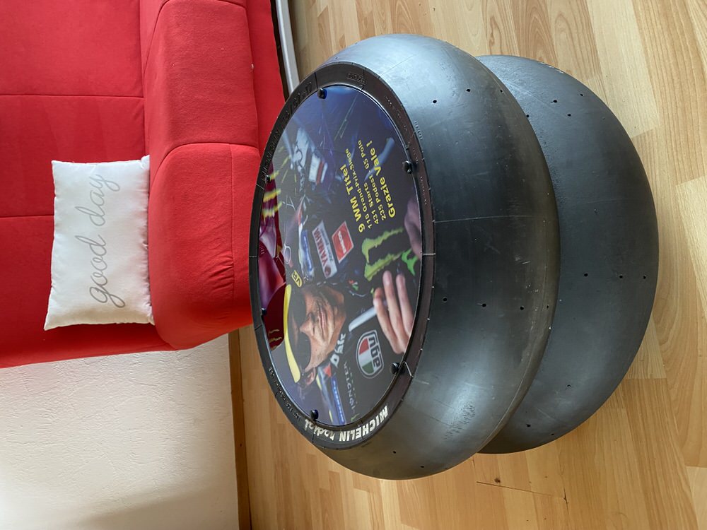 Valentino Rossi, "Art", Vorstart Beistelltisch (aus der GP, Superbike) , + Grazie Vale ,